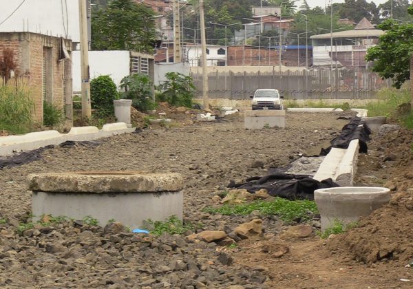 Retoman trabajos de construcción en la calle Tarqui de Portoviejo tras dos meses de paralización