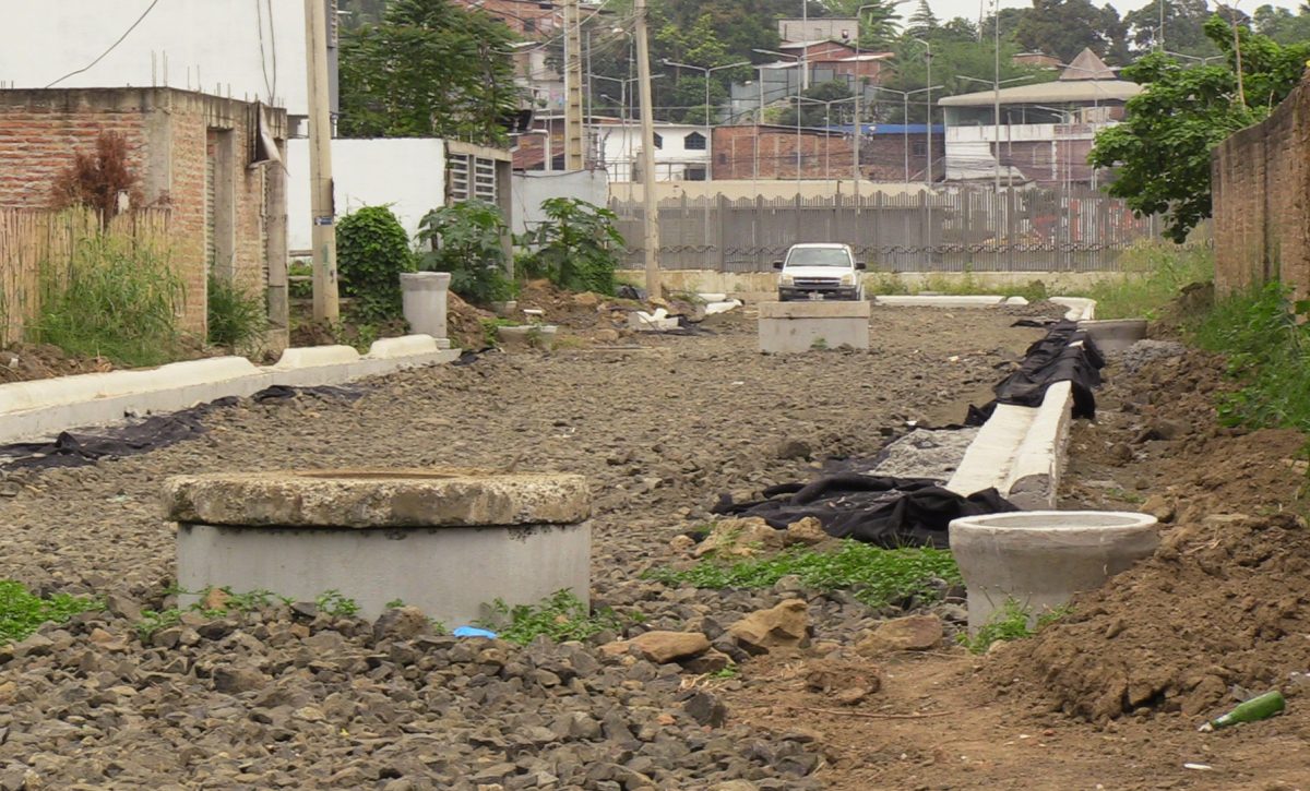 Retoman trabajos de construcción en la calle Tarqui de Portoviejo tras dos meses de paralización