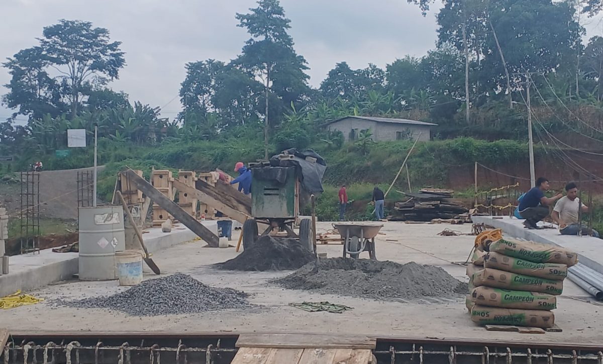 Retraso de dos meses en construcción del puente sobre el río Armadillo deja pérdidas económicas