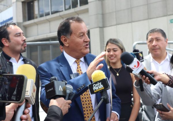 Revolución Ciudadana interpone denuncia por peculado en el supuesto uso de esferos con tinta transferible. (API).
