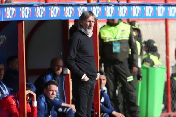 Ricardo Gareca deja la banca de La Roja tras malos resultados en Eliminatorias.