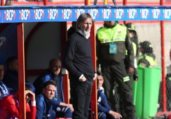 Ricardo Gareca deja la banca de La Roja tras malos resultados en Eliminatorias.