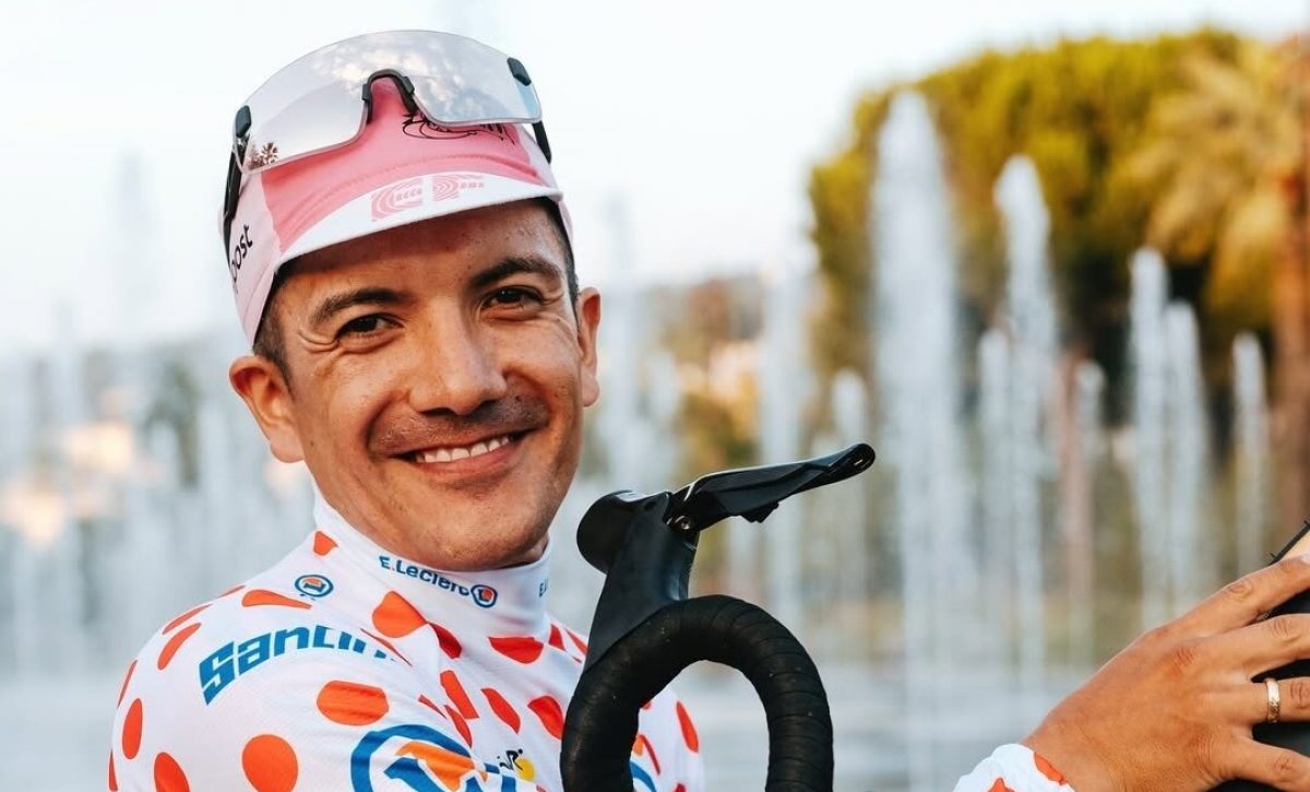 Richard Carapaz buscará la gloria en el Mundial de Ciclismo 2025 en Ruanda.