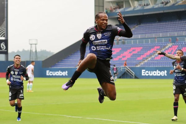 Romario Ibarra rescinde su contrato con Independiente del Valle.