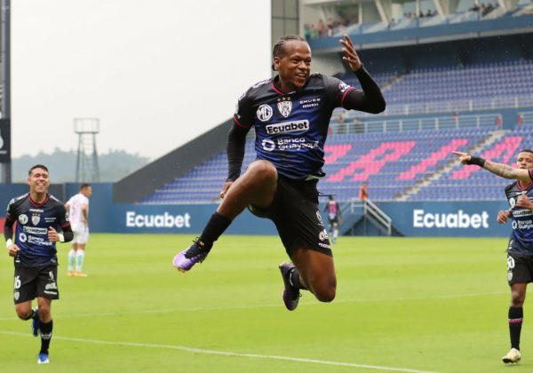 Romario Ibarra rescinde su contrato con Independiente del Valle.