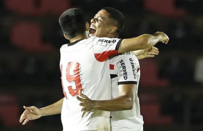 Ronie Carrillo anota gol agónico y da victoria clave a Botafogo-SP en la Serie B