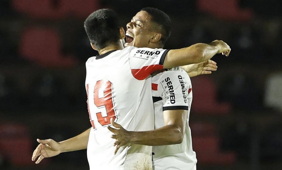 Ronie Carrillo anota gol agónico y da victoria clave a Botafogo-SP en la Serie B