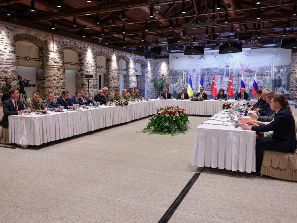 Rusia y Ucrania acuerdan histórico intercambio de prisioneros en medio de tensión por la guerra