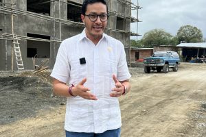 César Vázquez, Secretario de la Senesyt, recorrió las obras que se ejecutan en la UTM.
