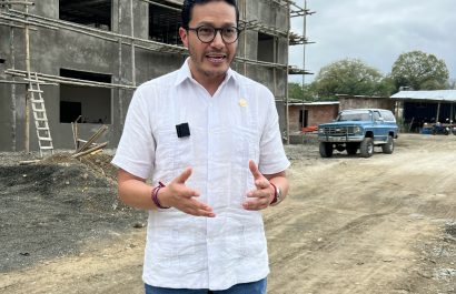 César Vázquez, Secretario de la Senesyt, recorrió las obras que se ejecutan en la UTM.