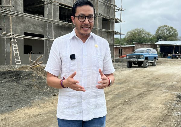 César Vázquez, Secretario de la Senesyt, recorrió las obras que se ejecutan en la UTM.