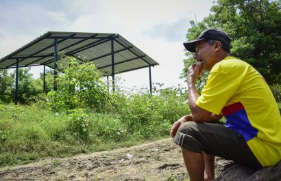 Honorio Lucas lleva 9 años esperando la casa que el Miduvi le ofreció. El 2016, el contratista llegó, ubicó los hierros y luego no volvió más.