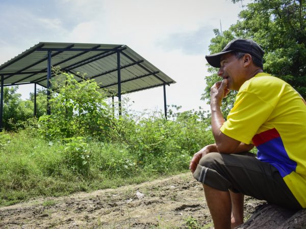 Honorio Lucas lleva 9 años esperando la casa que el Miduvi le ofreció. El 2016, el contratista llegó, ubicó los hierros y luego no volvió más.