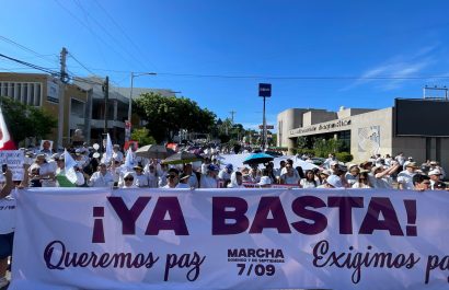 Más de 50 mil ciudadanos marcharon en Culiacán, Sinaloa, exigiendo un alto a la ola de #violencia que azota este estado mexicano.