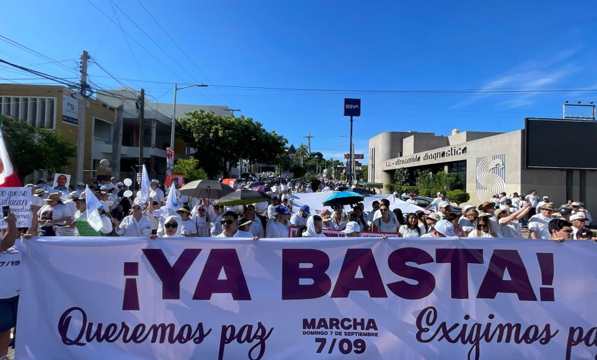 Más de 50 mil ciudadanos marcharon en Culiacán, Sinaloa, exigiendo un alto a la ola de #violencia que azota este estado mexicano.