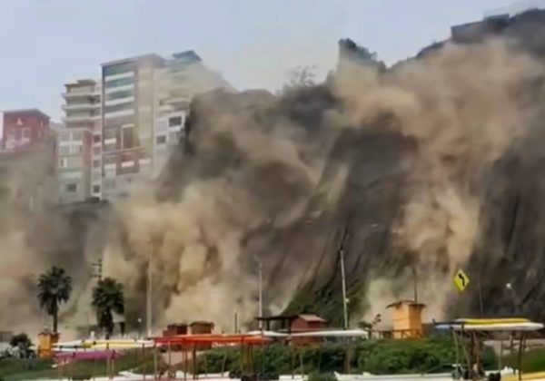 Imagen captada de los videos difundidos en redes sociales, sobre la magnitud del sismo,