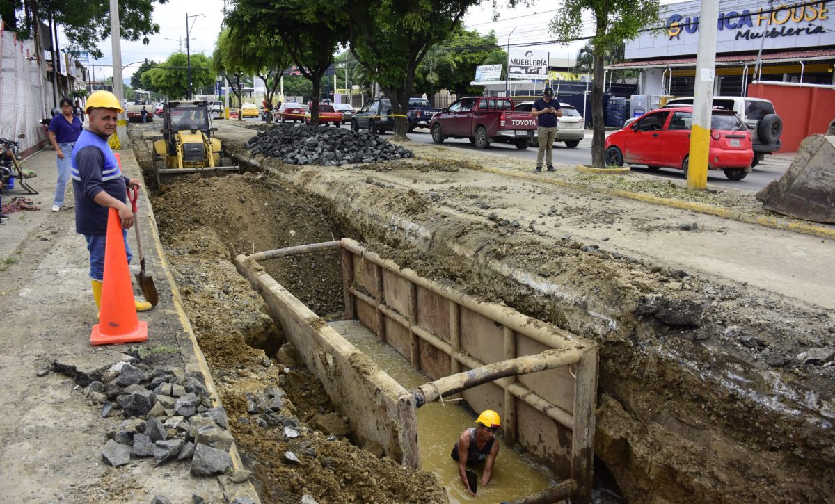 portoviejo socavones avenida del ejército