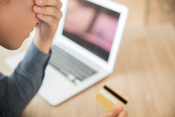 SRI actualiza normativa para declaración del Impuesto a la Salida de Divisas en compras con tarjeta en el exterior