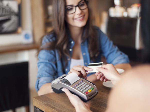 SRI exige declarar el ISD por compras internacionales con tarjeta antes del 30 de junio de 2025