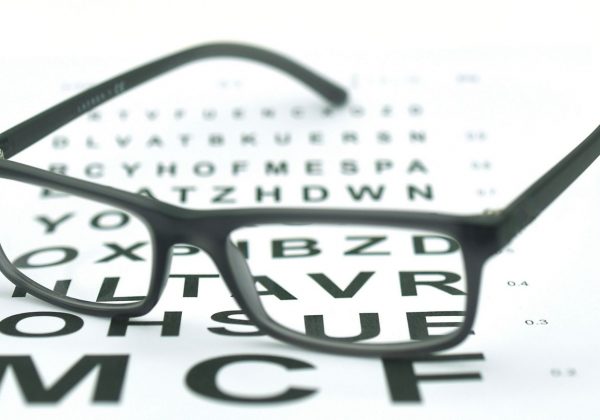 ¿Sabes con qué frecuencia debes cambiar tus lentes para proteger tu visión?