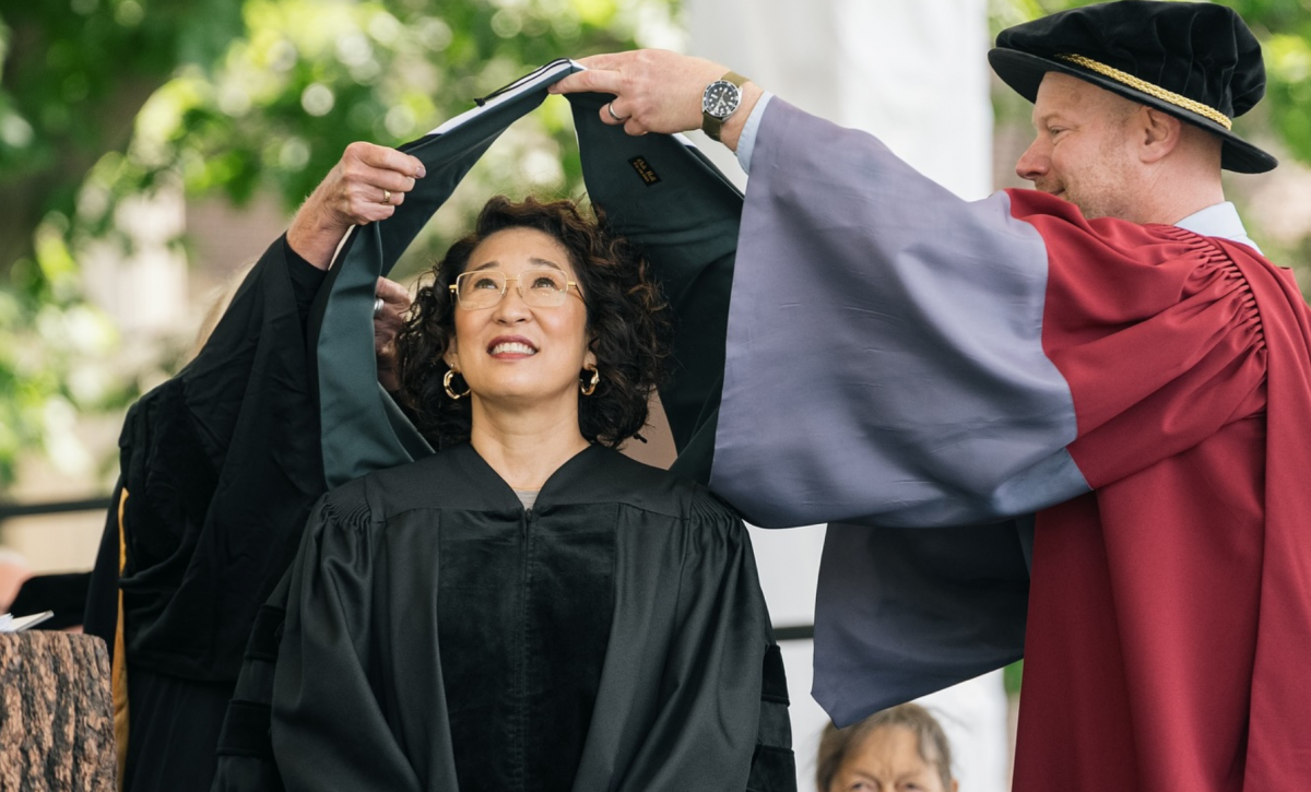 Sandra Oh, icónica actriz de 'Grey’s Anatomy', ahora es una doctora en la vida real