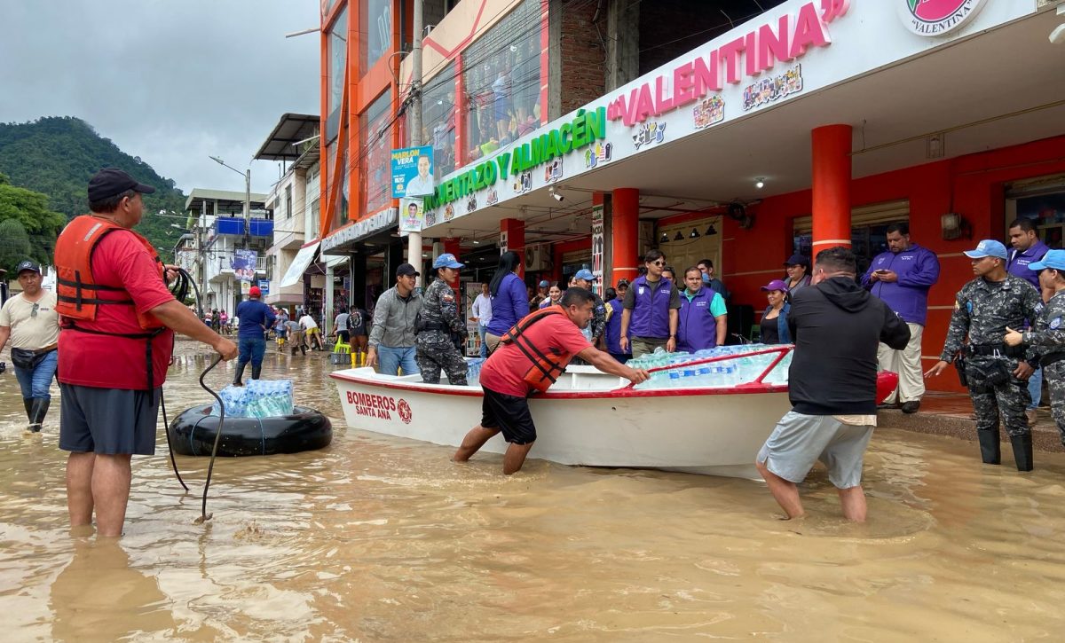 Santa Ana bajo el agua: más de 800 familias luchan contra el invierno