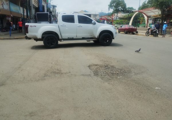 Santa Ana retoma trabajos de bacheo