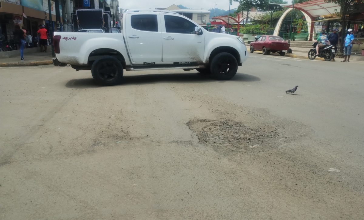 Santa Ana retoma trabajos de bacheo