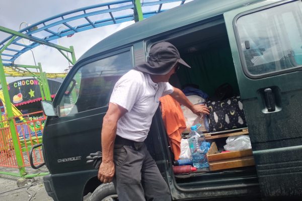 Santo Domingo: Durmiendo en busetas y armando diversión: el esfuerzo oculto de los juegos mecánicos