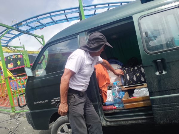 Santo Domingo: Durmiendo en busetas y armando diversión: el esfuerzo oculto de los juegos mecánicos