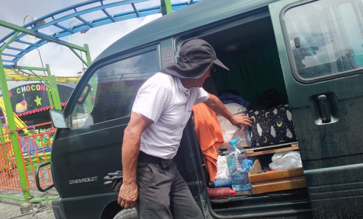 Santo Domingo: Durmiendo en busetas y armando diversión: el esfuerzo oculto de los juegos mecánicos