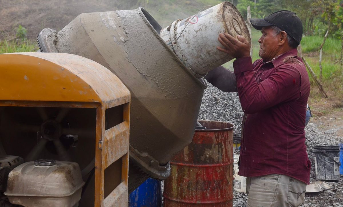 Santo Domingo Obra vial en Tinalandia beneficia a familias y productores rurales