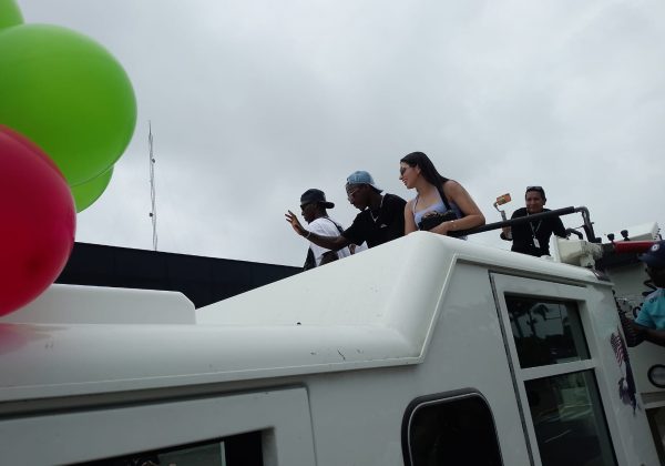 Santo Domingo de los Tsáchilas recibe a Moisés Caicedo, su hijo pródigo, con una gran caravana
