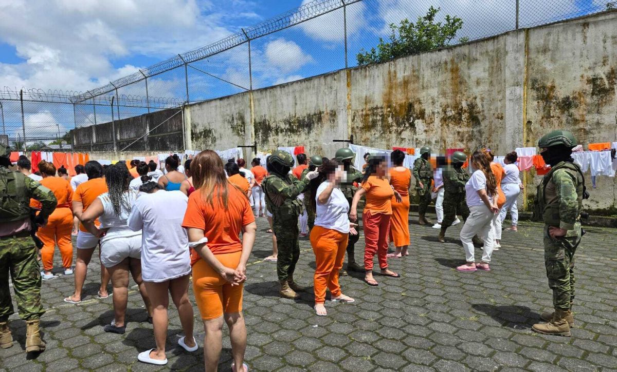 Santo Domingo de los Tsáchilas. Decomisan 19 celulares en la cárcel de mujeres.