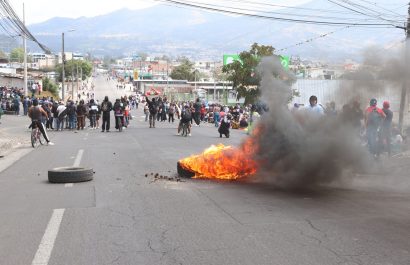 Se cumplen ocho días del paro nacional y varias vías permanecen cerradas en Ecuador