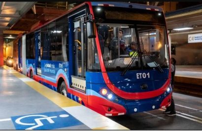 Se han incorporado 46 nuevos trolebuses eléctricos en Quito.