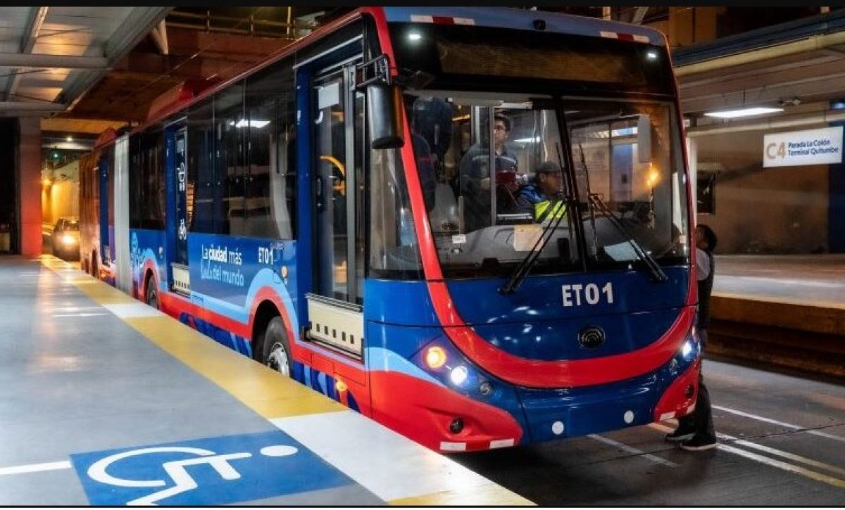 Se han incorporado 46 nuevos trolebuses eléctricos en Quito.