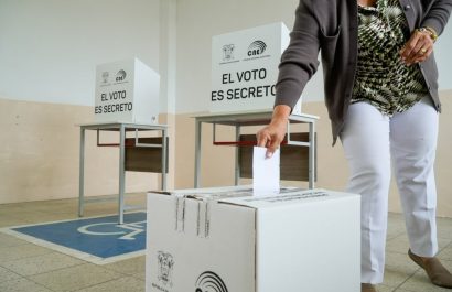 Segunda vuelta electoral: Esto le sucedió a un adolescente y a una mujer por tomarle foto a la papeleta durante su votación. CNE.