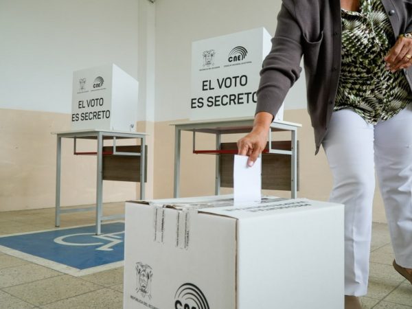 Segunda vuelta electoral: Esto le sucedió a un adolescente y a una mujer por tomarle foto a la papeleta durante su votación. CNE.