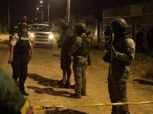 Seis personas, incluida una adolescente, resultaron asesinadas durante un ataque armado perpetrado por quince sicarios.