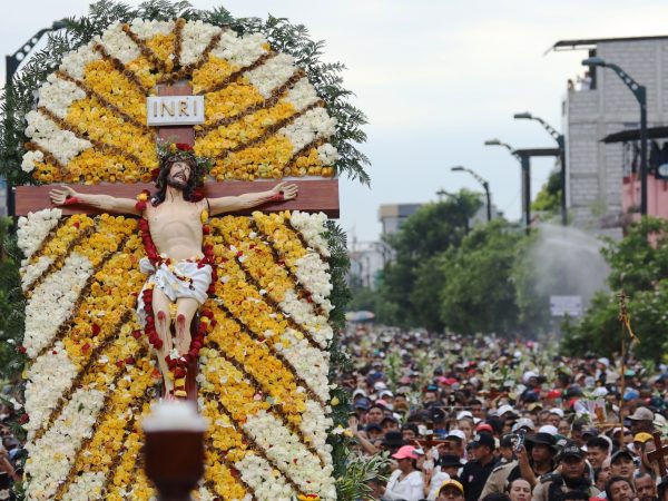 Semana Santa: Estos rituales de fe movilizan a miles de feligreses en diferentes ciudades de Ecuador, la procesión más popular es la del Cristo del Consuelo. API.