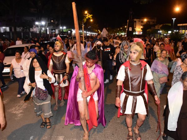 El mundo católico celebra Semana Santa: del Vía Crucis del Viernes Santo a la esperanza del Domingo de Resurrección