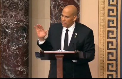 Senador Cory Booker habla más de 20 horas en el Senado ¿qué dijo contra Donald Trump?