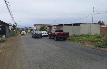 Agentes policiales arribaron a la escena del crimen.