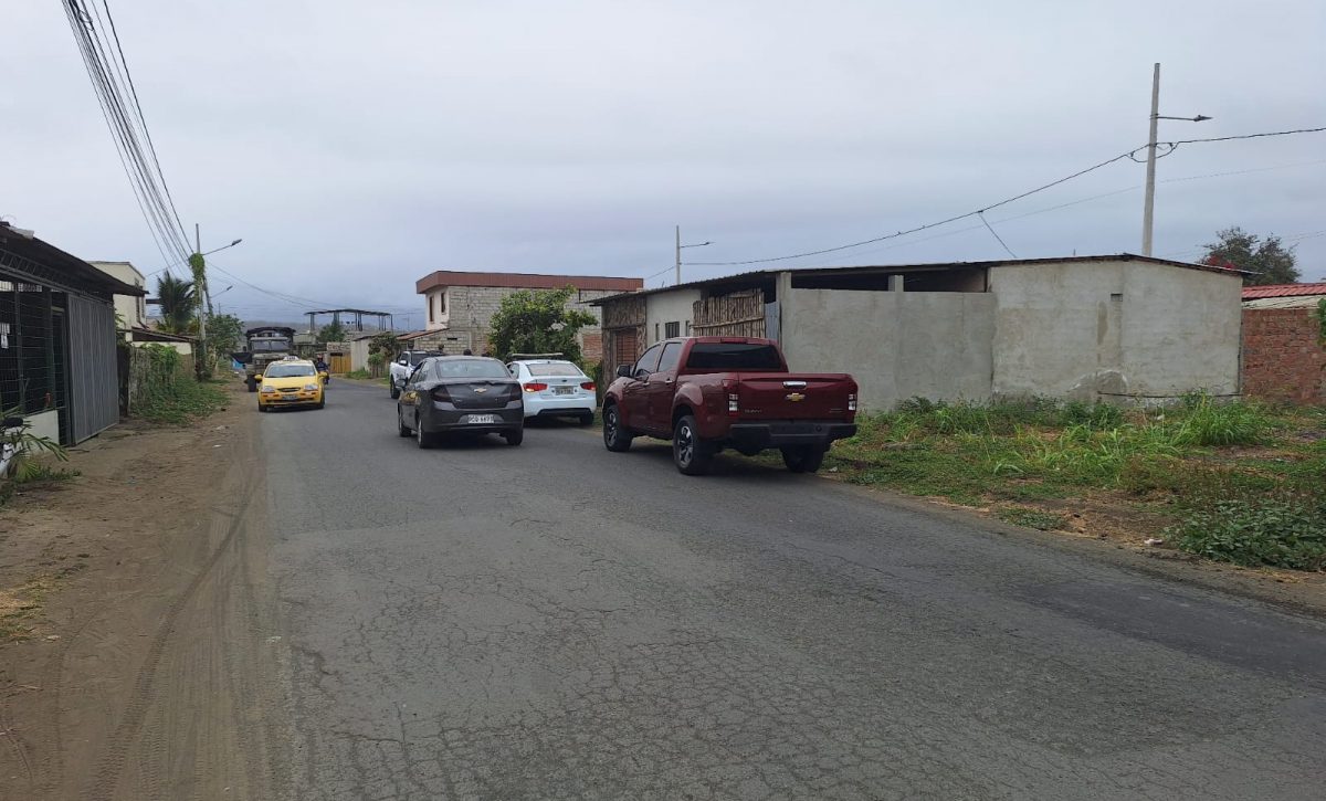 Agentes policiales arribaron a la escena del crimen.