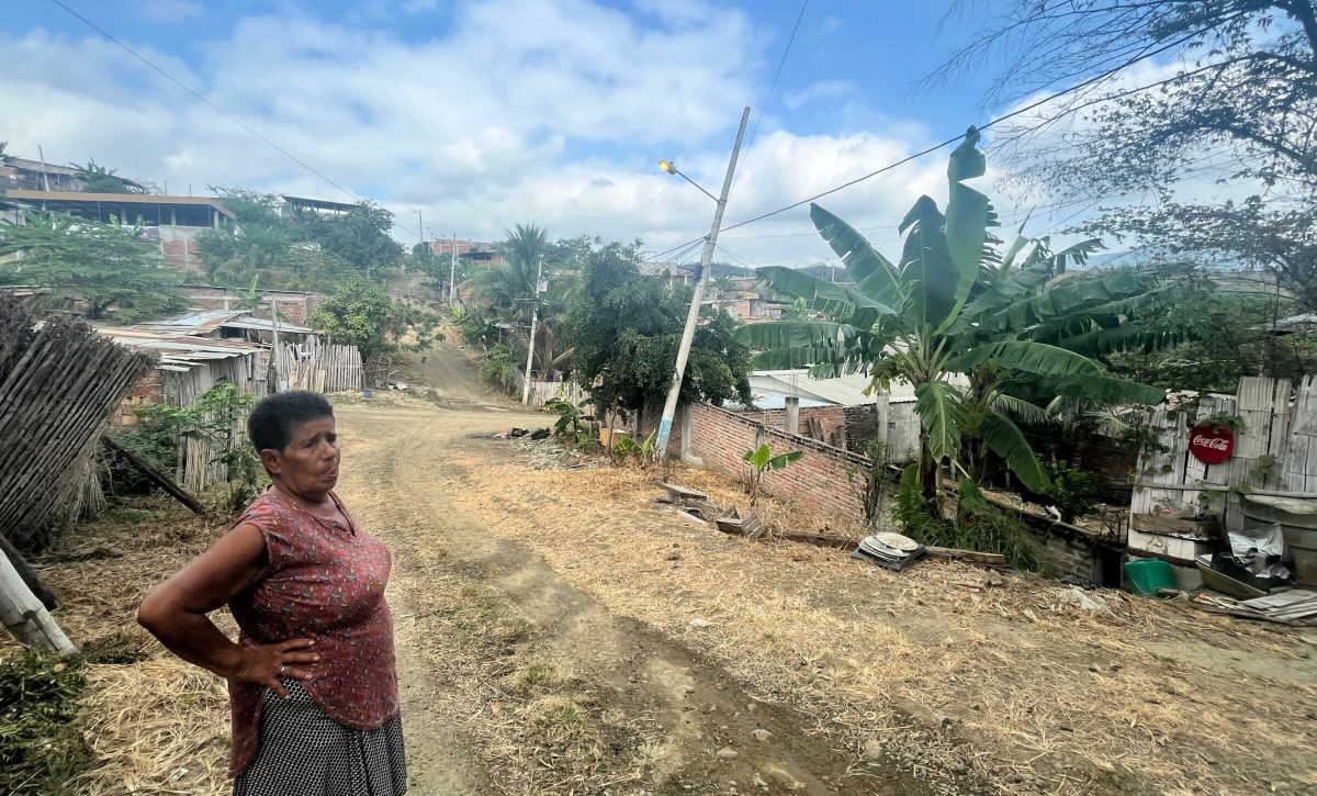 Sin agua y con postes en riesgo: El abandono de la ciudadela Fabián Palacios de Portoviejo