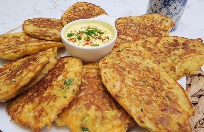 Esta tortilla de repollo sorprende por su sabor y solo lleva 5 ingredientes
