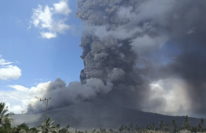 Autoridades indonesias confirman nueva erupción del volcán Lewotobi y emiten alerta máxima