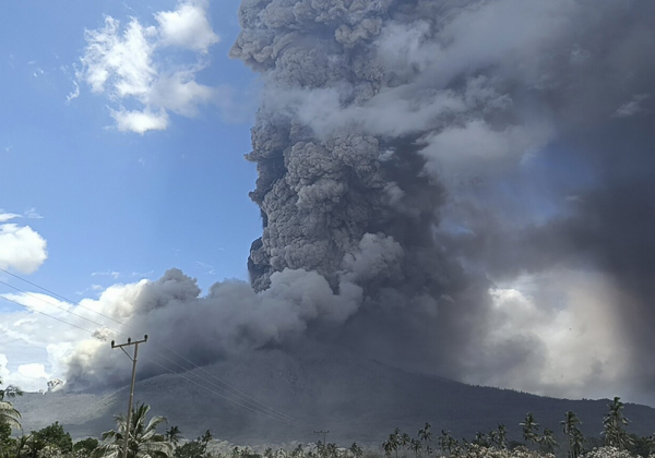 Autoridades indonesias confirman nueva erupción del volcán Lewotobi y emiten alerta máxima
