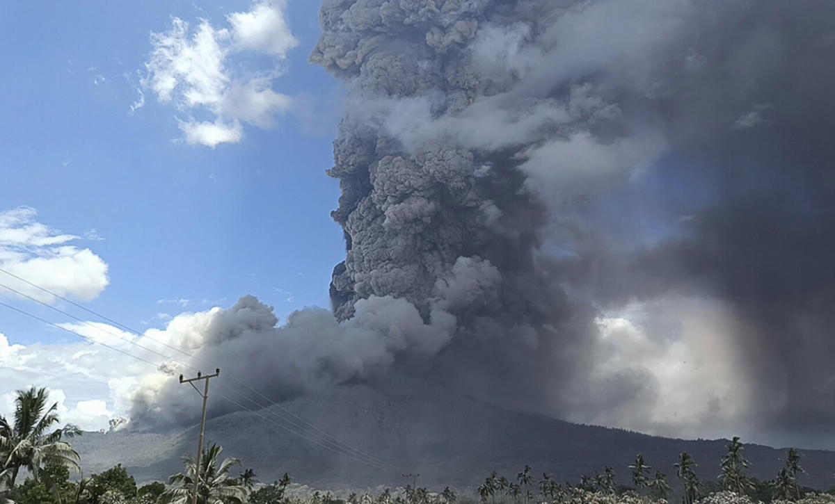 Autoridades indonesias confirman nueva erupción del volcán Lewotobi y emiten alerta máxima